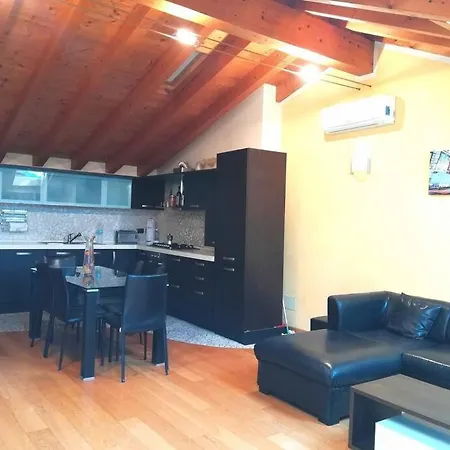 Daire La Corte House *